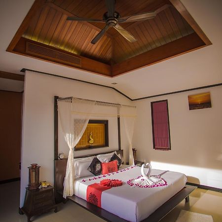 The Iris Pool Villa Rawai Rom bilde