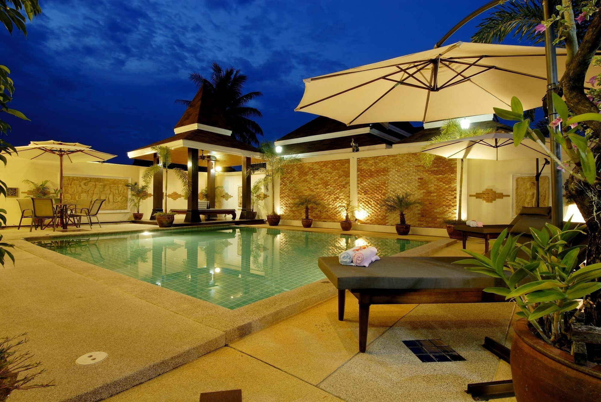 The Iris Pool Villa Rawai Eksteriør bilde